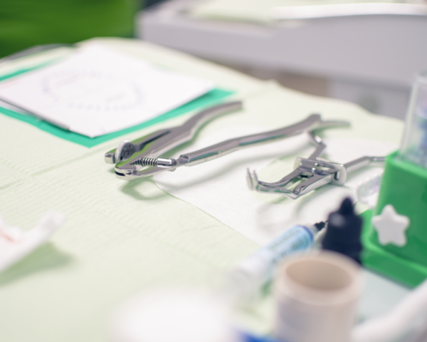 Asysta endodontyczna. Praca z koferdamem - rodzaje, techniki pracy