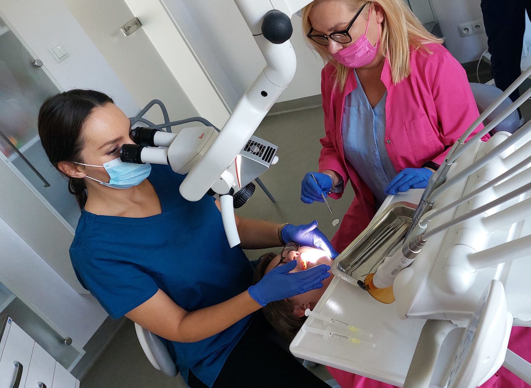 Ergonomia w stomatologii – praca na 4 i 6 rąk
