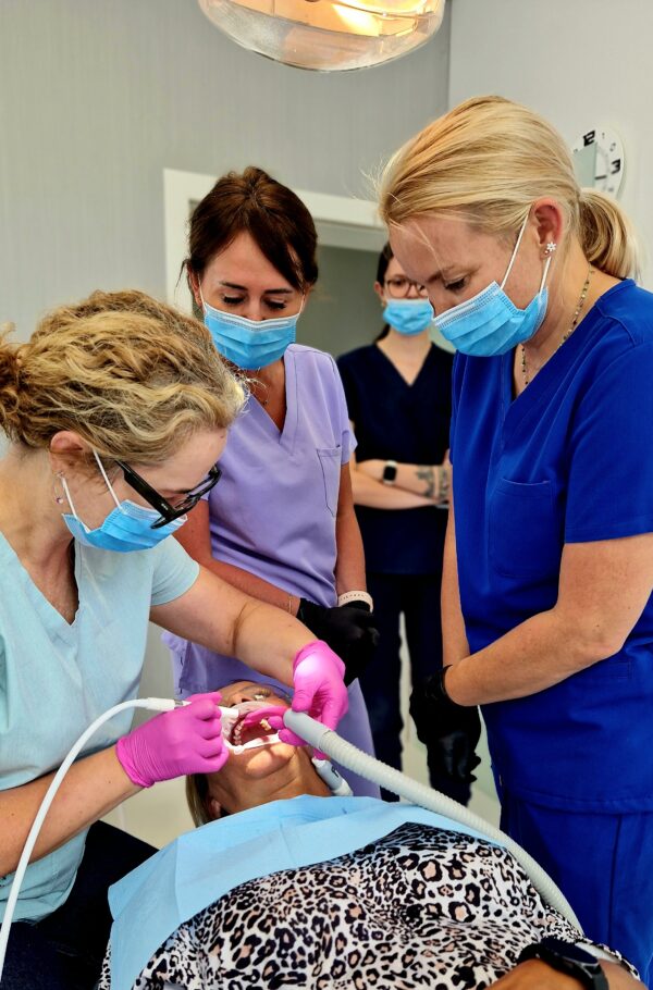 Opieka higienistki nad pacjentem periodontologicznym